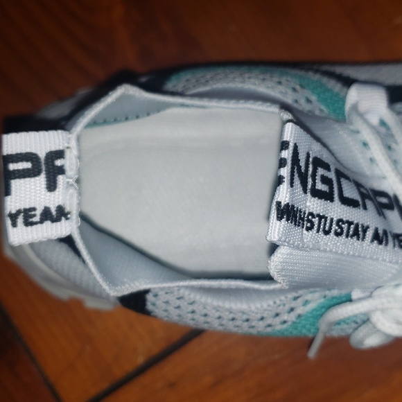 Off brand sneakers - Picture 3 of 4